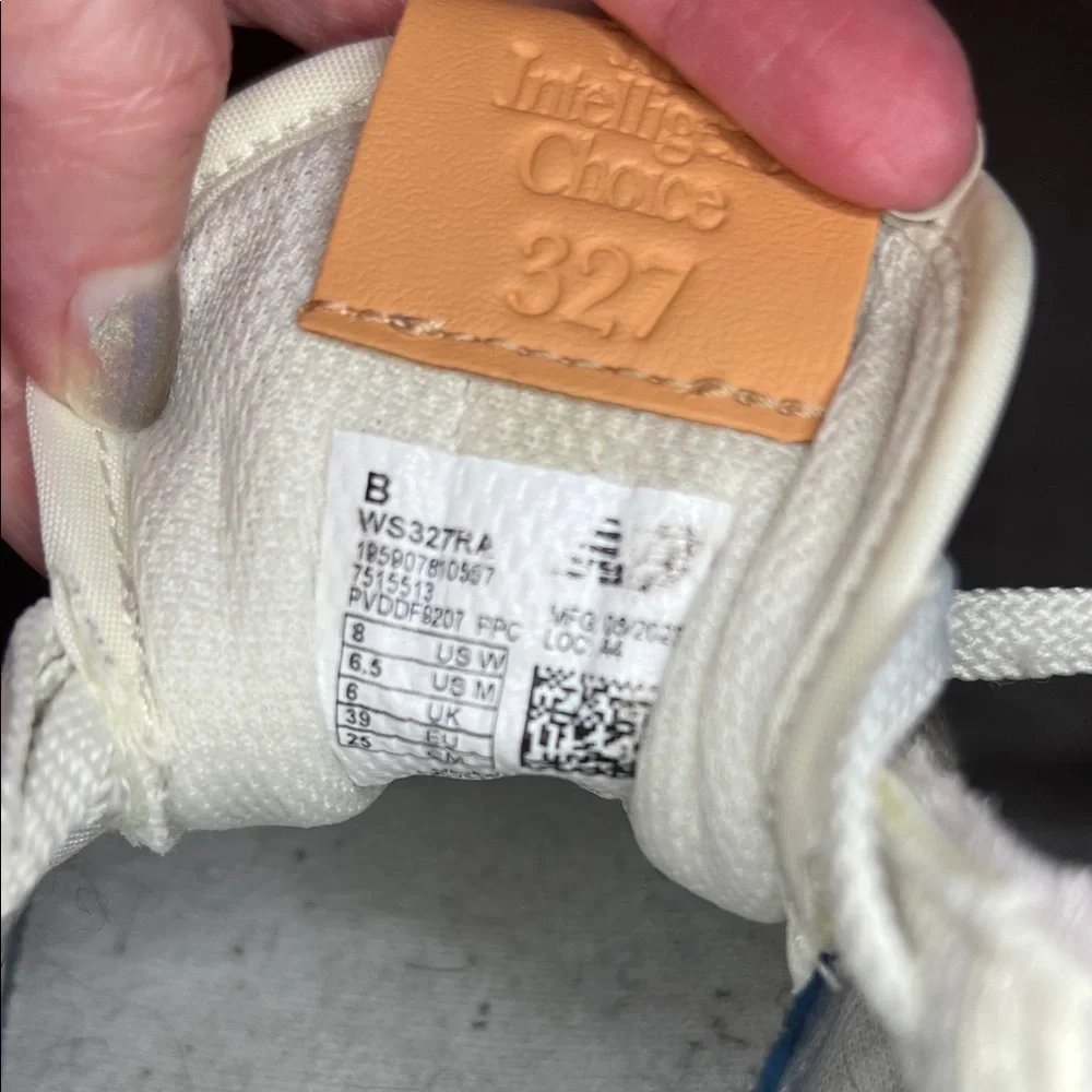 New Balance classics 327. White Cream and tan. Women’s 8. - Picture 16 of 16